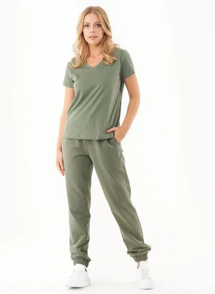 ORGANICATION ORGANICATION ESSENTIALS-PERRIE- Soft Touch Sweathose aus Bio-Baumwolle, Grün(olive), – Produktbild 2 von 3