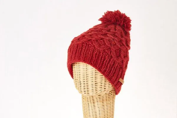 short'n'pietz short'n'pietz Schurwollmütze mit Rautenzopfmuster und Bommel, Kaminrot, – Produktbild 1 von 1