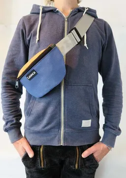 Leonca Leonca Upcycling Hip Bag aus Turnmatte & Leder in 3 Größen – Produktbild 1 von 1