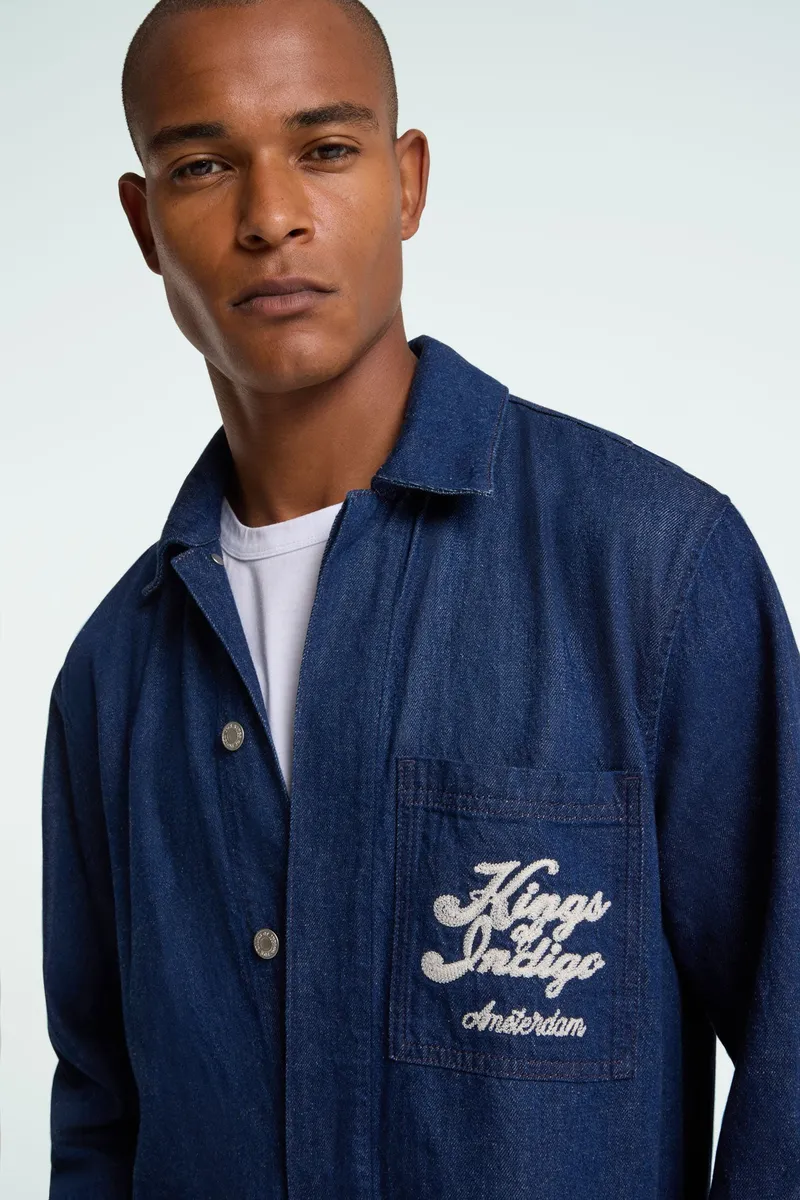 Kings Of Indigo Kings of Indigo Herren vegan Jumpsuit Vasili Hopcete Electric Rinse Crew Blau, Extra dunkelblau, – Produktbild 2 von 2