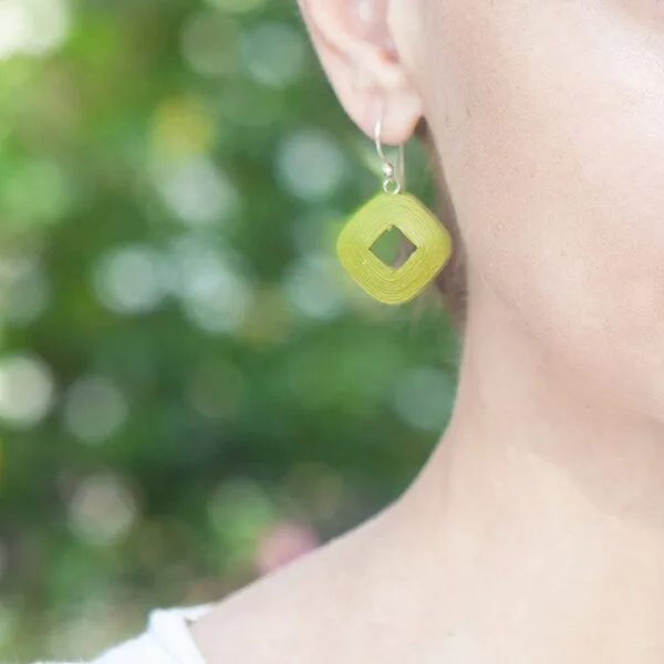 Sundara Sundara Ohrringe "Diamant", handgeschöpftes Recycling Baumwollpapier, Grün, – Produktbild 2 von 2