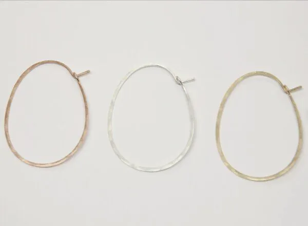 BELLYBIRD Jewellery BELLYBIRD Jewellery CREOLEN - Oval, gehämmert, M/L, Vergoldet, – Produktbild 4 von 4
