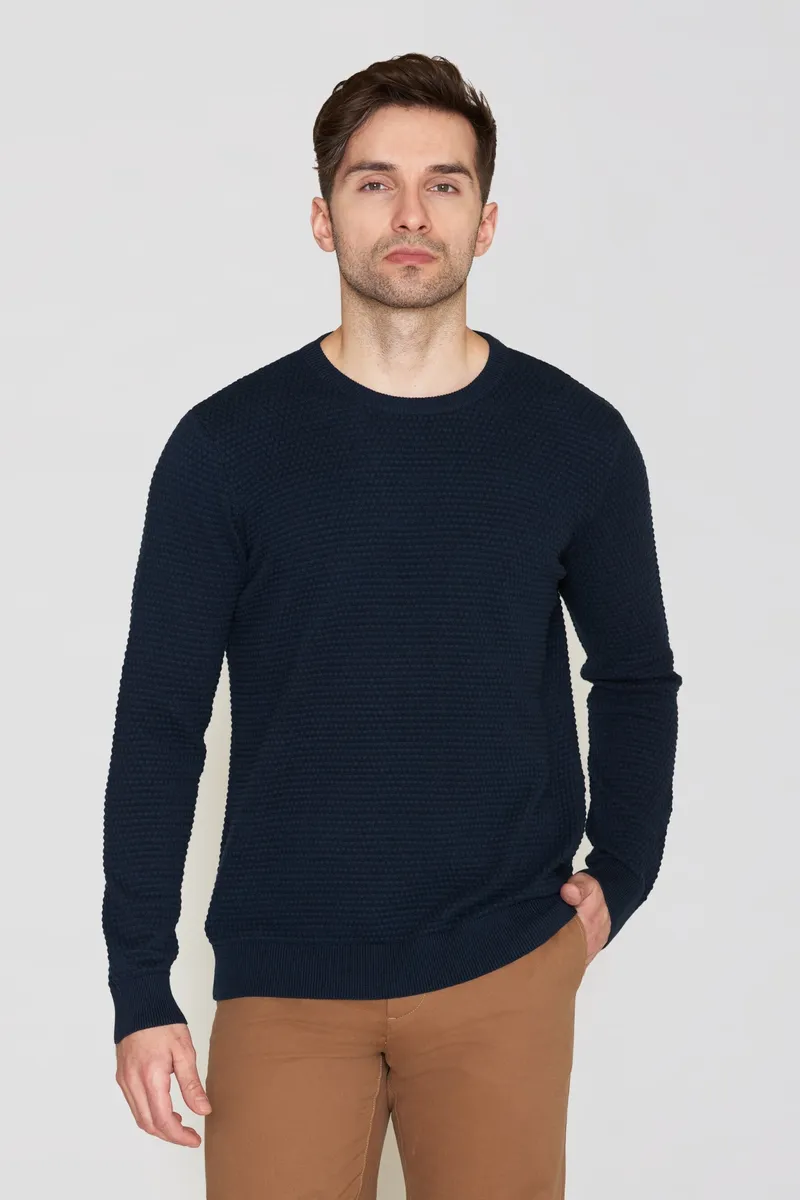 KnowledgeCotton Apparel KnowledgeCotton Apparel Herren vegan Strickpullover Vagn Bubble Crew Neck Total Eclipse Navy, Extra dunkelblau, – Produktbild 2 von 2