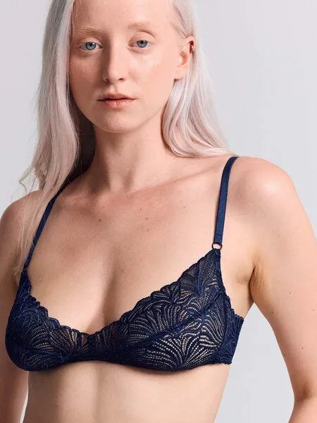 erlich textil erlich textil Fluid Lace bügelloser BH mit Spitze aus recyceltem Polyamid, made in Europe, Mitternachtblau, – Produktbild 2 von 4