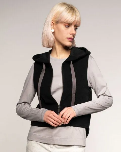 Alma & Lovis Alma & Lovis Weste aus flauschigem Bio-Baumwoll-Fleece | Teddy Vest, Raven (schwarz), – Produktbild 1 von 4