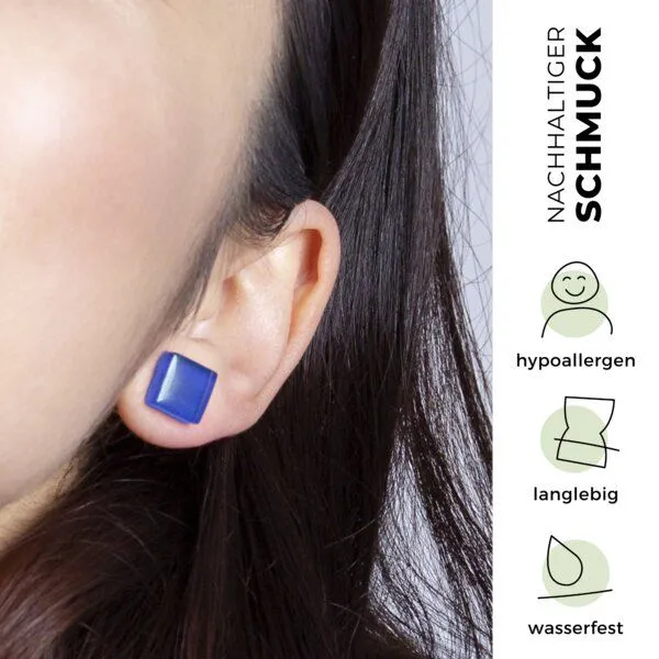 ALEXASCHA ALEXASCHA Minimalistische Ohrstecker, klein, aus Glas, Saphirblau, – Produktbild 3 von 4