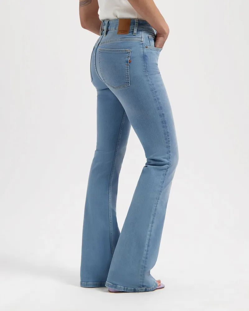 Kuyichi Kuyichi Damen vegan Jeans Lisette Flare Lucky Vintage Blau, Hellblau, – Produktbild 3 von 3