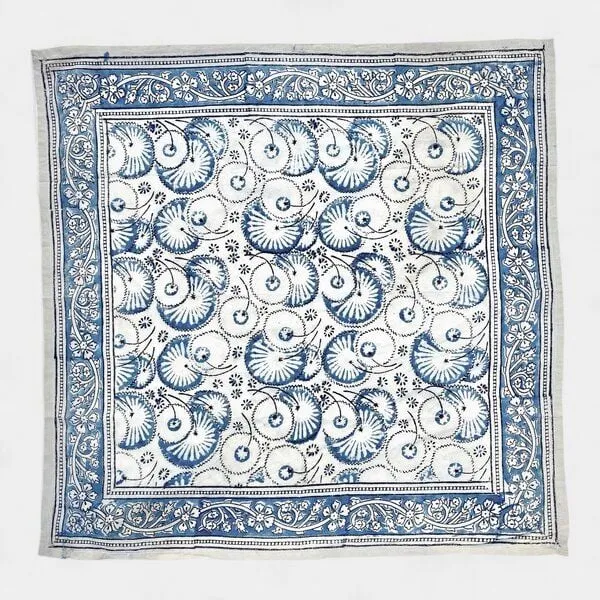 Der Lindwurm Der Lindwurm Kalamkari- Tuch (55x55 cm), Handdruck mit Pflanzenfarben, Indigoblau/weiß/grau, – Produktbild 1 von 2