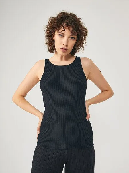 NINE TO FIVE NINE TO FIVE #ammer - Damen Ripp Tank Top aus Bio-Baumwolle, Schwarz, – Produktbild 2 von 4