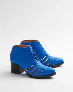 Addition Sustainable Apparel Addition Sustainable Apparel Cut Out Bright Blue - Stiefelette mit Lochmuster blau Damen – Produktbild 1 von 1