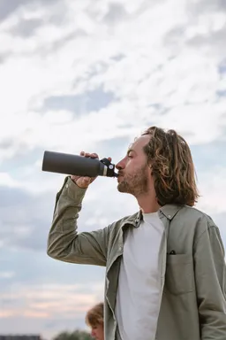 Rebel Outdoor Rebel Outdoor Isolierflasche aus Edelstahl 600 ml braun – Produktbild 1 von 1