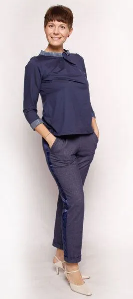 Peaces.bio - handbedruckte Biomode Peaces.bio - handbedruckte Biomode Elegante Bluse Woodland, Dunkelblau, – Produktbild 4 von 4