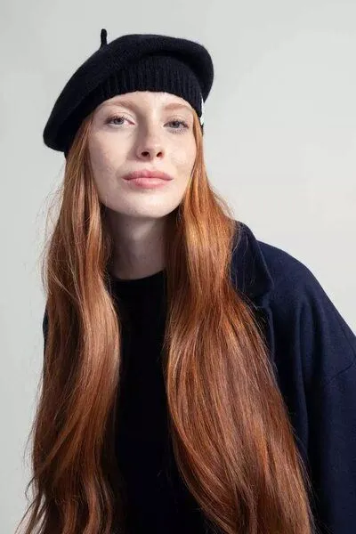 Rifò - Circular Fashion Made in Italy Rifò - Circular Fashion Made in Italy Woll Baskenmütze aus recycteltem Kaschmir Modell: Nicole, Black (schwarz), – Produktbild 1 von 1