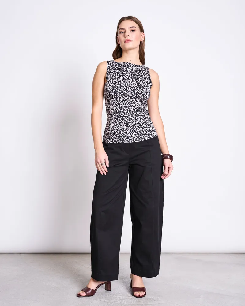 JAN N JUNE JAN 'N JUNE Damen vegan Top Mit Bootsausschnitt Felis Leo Print, Schwarz, – Produktbild 1 von 2