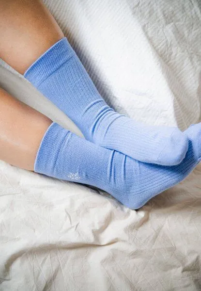 MELA MELA Gerippte Socken Stickerei 1 Paar aus 100% Bio-Baumwolle, Forgetmenot / snowflake, – Produktbild 4 von 4