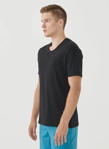 ORGANICATION ORGANICATION Basic T-Shirt aus Bio-Baumwolle mit V-Ausschnitt, Black, – Produktbild 3 von 4