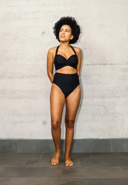 Lovjoi LOVJOI Damen vegan Bikinihose Kalmia Struktur Schwarz – Produktbild 1 von 1