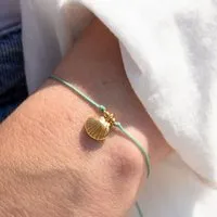 Bow & Hummingbird Bow & Hummingbird Armband auf Karte - Jakobsmuschel - Ein kleiner Gruß vom Meer – Produktbild 1 von 1