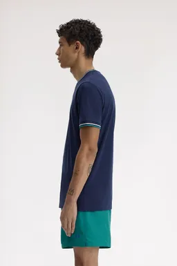 Fred Perry Fred Perry Twin Tipped T-Shirt Dunkelblau 86A - Größe M – Produktbild 1 von 1