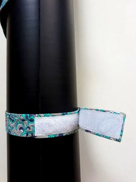 BAGHI BAGHI Yogamatten Tragegurt flowerpower, Grau-blauer print, – Produktbild 3 von 3