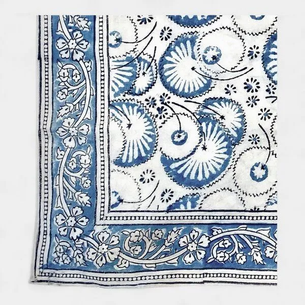 Der Lindwurm Der Lindwurm Kalamkari- Tuch (55x55 cm), Handdruck mit Pflanzenfarben, Indigoblau/weiß/grau, – Produktbild 2 von 2