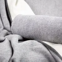 nahtur-design nahtur-design Nackenrolle aus Flauschloden mit Naturfüllung, Grau, – Produktbild 2 von 5