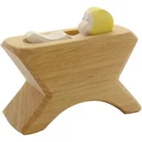 Ostheimer Ostheimer Krippe mit Kind (2-teilig) L. 8 cm Laubholz, handgeschnitzt und lasiert – Produktbild 1 von 1