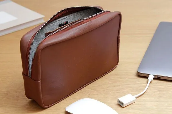 Pack & Smooch Pack & Smooch Kabeltasche "Longford" aus Leder, Magic Maus, USB, SD Karten, Hellbraun, – Produktbild 4 von 4