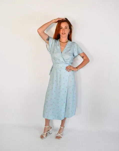 Aatise Aatise Wickelkleid Zovy Schmetterlingsärmel Druck 100% EcoVero, Blau, – Produktbild 3 von 4