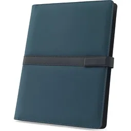 hi!dea™ SANDERSON FOLDER. A4-Ordner aus PU (50% recycelt) mit Magnetverschluss und Notizblock mit linierten Seiten, Blau – Produktbild 1 von 1