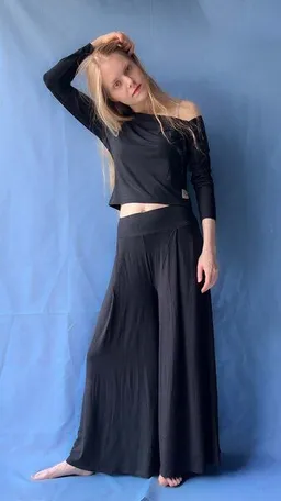 10 BODIES 10 BODIES Asymmetrical Longsleeve aus Ecovero Premium Viscose – Produktbild 1 von 1