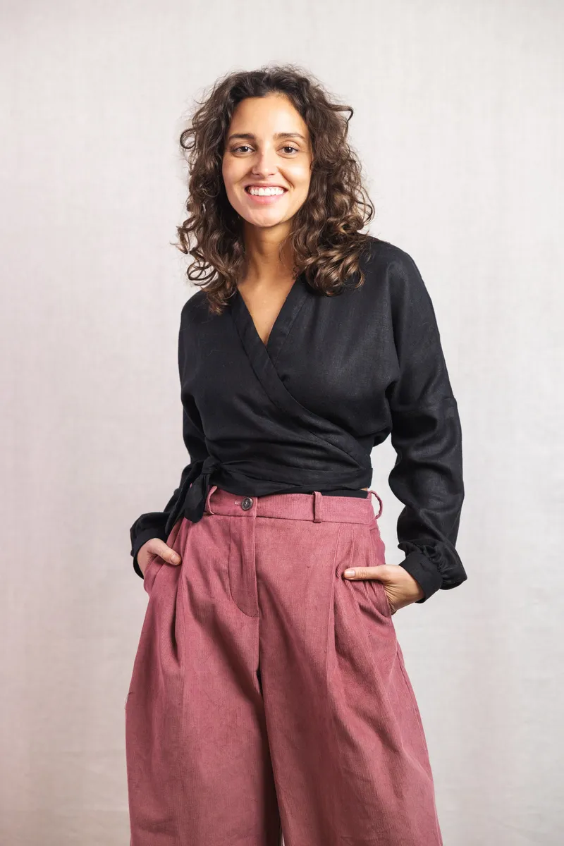 Jyoti - Fair Works Jyoti - Fair Works Damen vegan Wickelbluse Harita Schwarz, Schwarz, – Produktbild 1 von 2