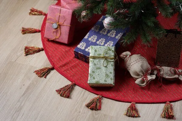 El Puente El Puente Weihnachtsbaumdecke | Fair Trade & Handmade aus Indien, Gold,grün,rot, – Produktbild 2 von 2