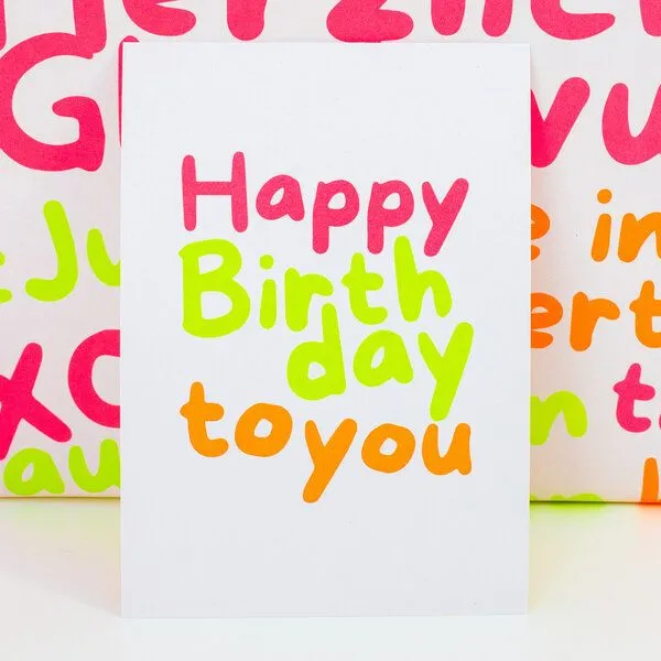 Bow & Hummingbird Bow & Hummingbird Postkarte "Happy Birthday" (Neon) aus Recyclingpapier – Produktbild 2 von 6