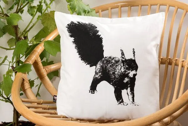 Hirschkind Hirschkind Handbedruckter Kissenbezug 'Eichhörnchen' weiß, 40*40cm – Produktbild 2 von 2