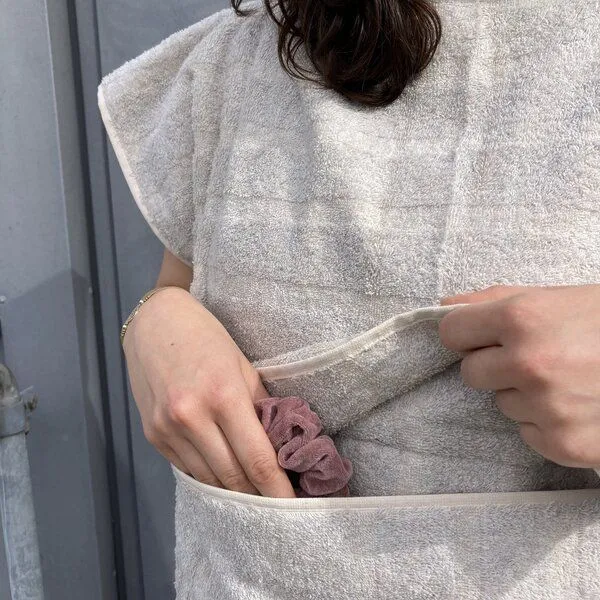 mio eco mio eco Hochwertiger Multipurpose Poncho aus Retoure-Handtüchern zero waste – Produktbild 3 von 4