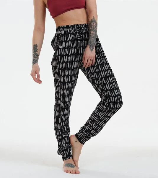 Gary Mash GARY MASH Joggpant Mary aus Biobaumwoll-Mix, Schwarz strokes, – Produktbild 2 von 4