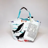 REFISHED fair fashion REFISHED fair fashion Tasche 'SOULMATE' - upcycelte Fischfuttersäcke, #fish weiß, – Produktbild 2 von 2