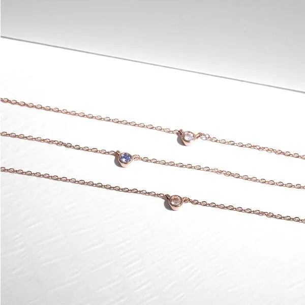 Eppi Eppi Silberne minimalistische Kette mit einem Morganit Glosie, Weiss, – Produktbild 3 von 3
