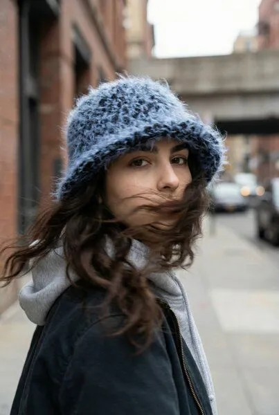KnitToChange KnitToChange Handgehäkelter Bucket Hat aus Mohair-Mischung – Blau – Produktbild 2 von 4