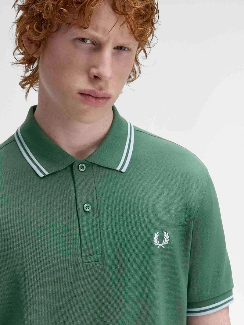 Fred Perry Fred Perry Polo Twin Tipped M3600 Grün Z59 - Größe S, Grün, – Produktbild 3 von 5