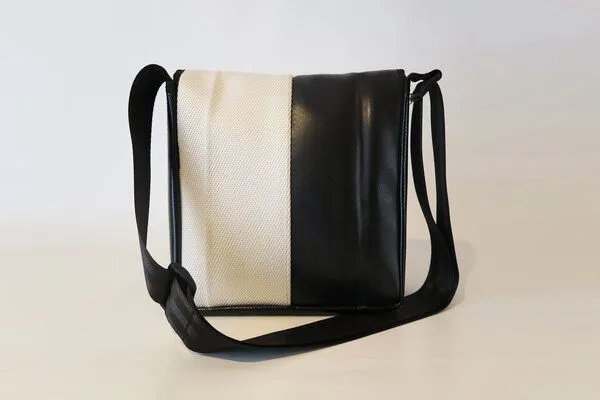 Leonca Leonca Taschen aus Feuerwehrschlauch in 3 Farben/ 5 Größen, Weiss, – Produktbild 4 von 8