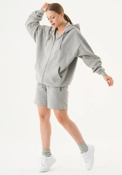 ORGANICATION ORGANICATION Damen ESSENTIALS-SHEYMA- Shorts aus Bio-Baumwolle, Grey melange, – Produktbild 2 von 3