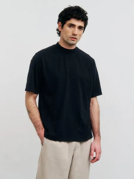Rotholz Rotholz T-Shirt mit breitem Kragen aus Bio-Baumwolle, Schwarz, – Produktbild 2 von 4