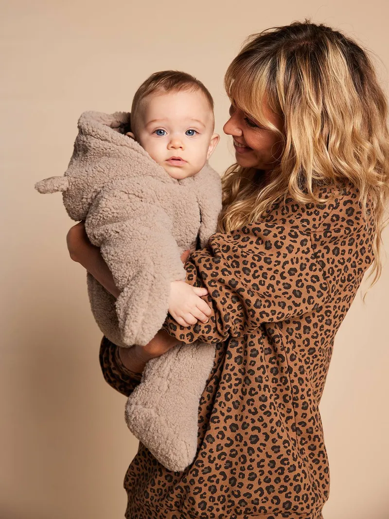 Envie De Fraise Baby Overall mit Teddyfleece Mama-Tochter-Capsule, Taupe, – Produktbild 4 von 4