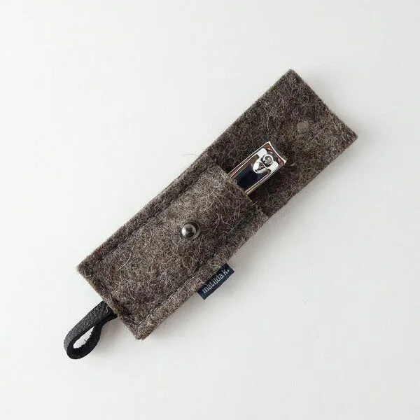 matilda k. manufaktur matilda k. manufaktur maniküre-etui minimalistisch aus Filz mit nagelknipser 'franz', Braun, – Produktbild 8 von 8