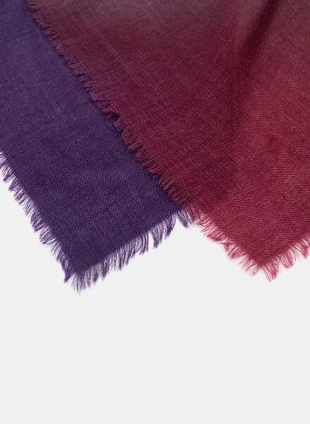 Djian Djian LIGHTS –Schal aus Merino-Wolle, mulesing-frei, Rot / lila, – Produktbild 3 von 3