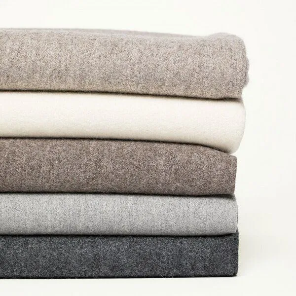 Gottstein Gottstein Wolldecke aus 100% Merino-Schurwolle 145x200 cm, Hell-grau, – Produktbild 2 von 4