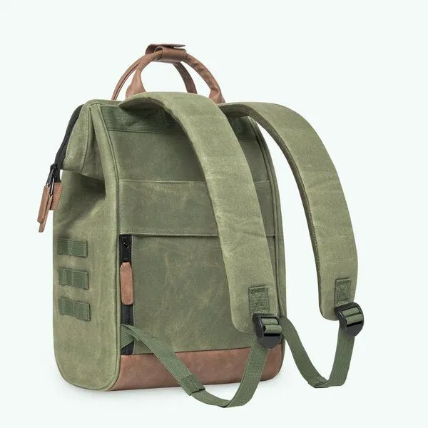 Cabaïa Cabaïa Rucksack Adventurer Medium aus veganem Leder - 25 Liter, Nicosia (grün), – Produktbild 3 von 4