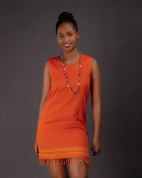Africulture Africulture Kikoy Sommerkleid kurz, Strandkleid "Jua" mit Sonnen Stickmuster, made in Kenia, Rot, – Produktbild 4 von 4